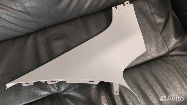 Обшивка стойки задняя левая Skoda Octavia II