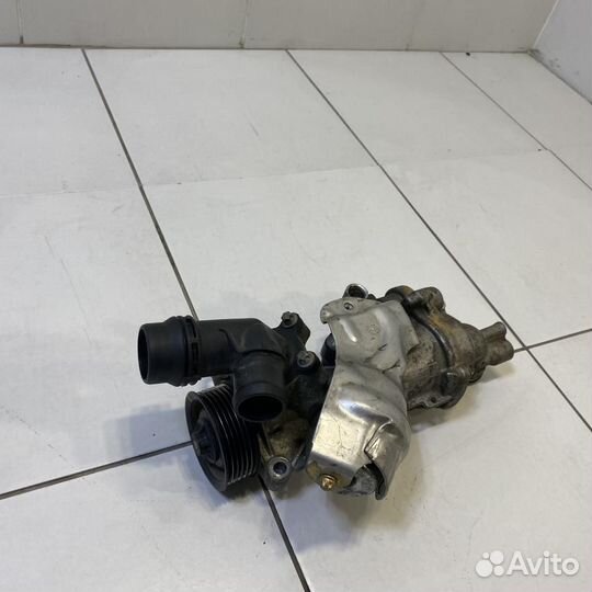 Насос водяной помпа Mercedes-Benz C-Class W204