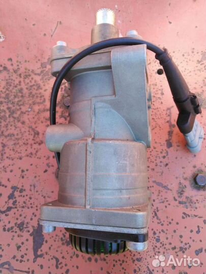 Главный тормозной кран iveco