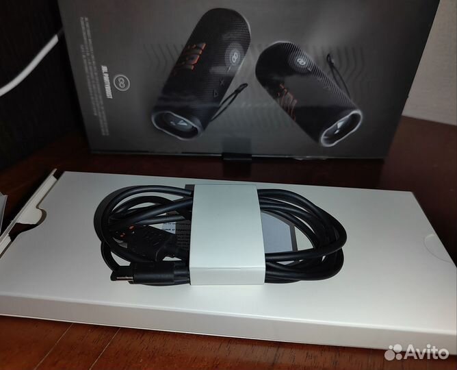 Портативная колонка jbl