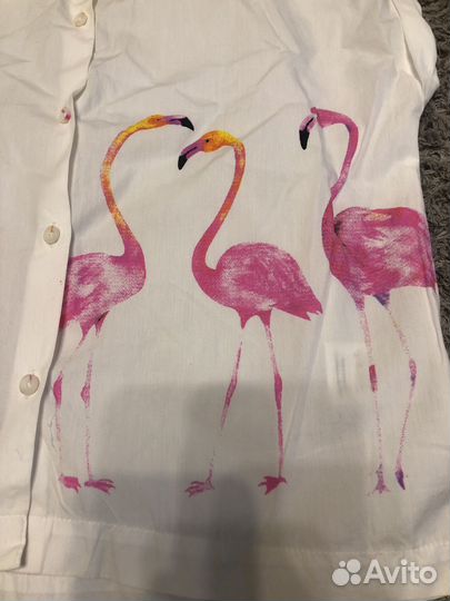 Рубашка белая с розовыми фламинго