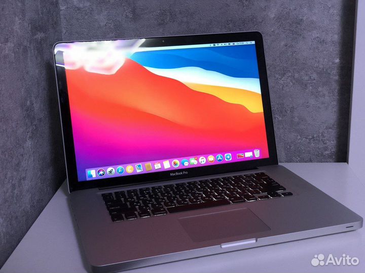 Мощный ноутбук Apple MacBook Pro 15 Core i7 8/128