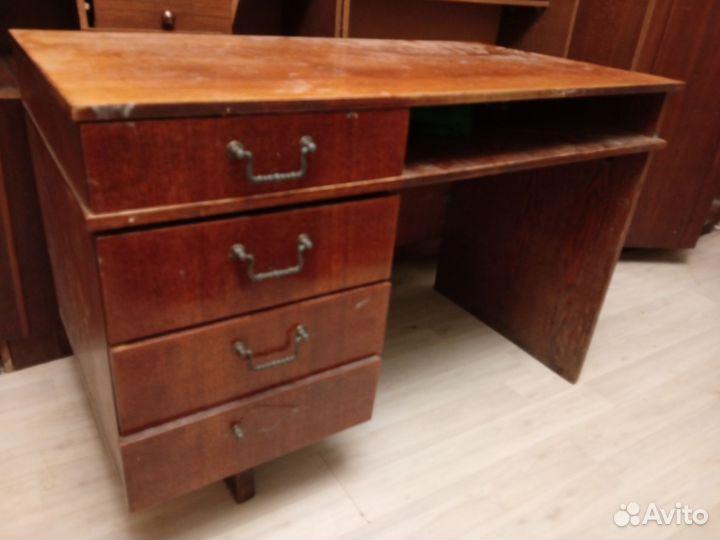 Стол письменный