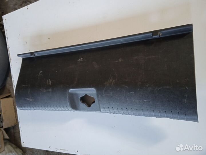 Накладка замка багажника Hyundai Solaris 1