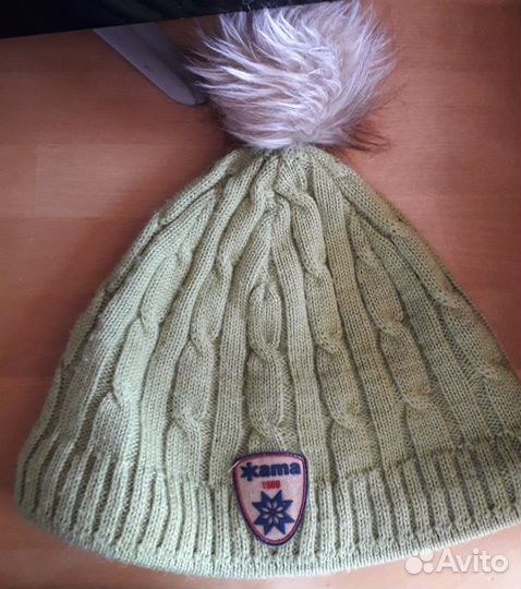 Детские шапочки, манишка (новая), подтяжки