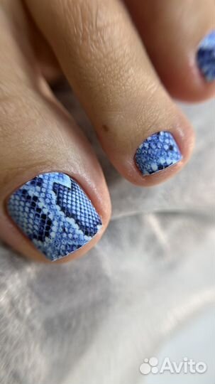 Маникюр с покрытием и дизайном