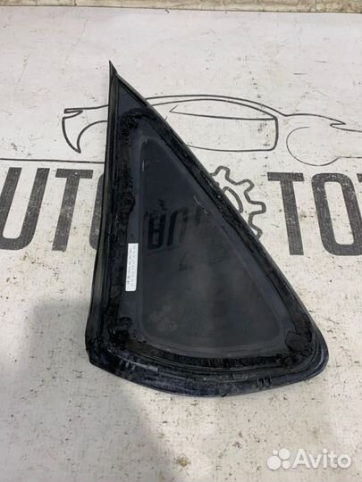 Стекло в крыло заднее правое Volkswagen Polo sedan