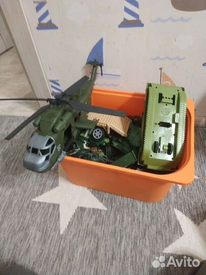 Солдатики много