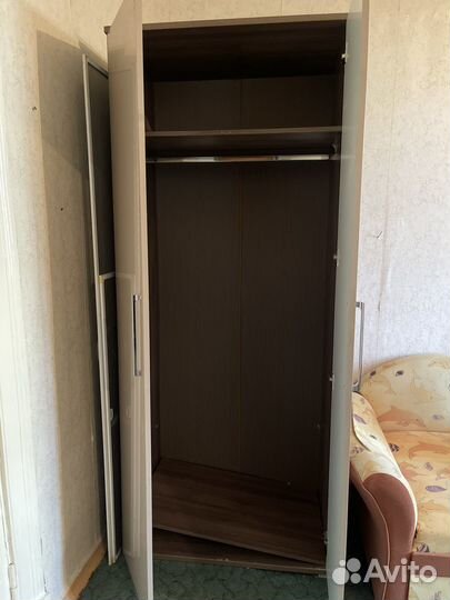 Шкаф распашной глянцевый