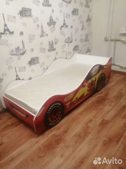 Детская кровать машинка с матрасом бу