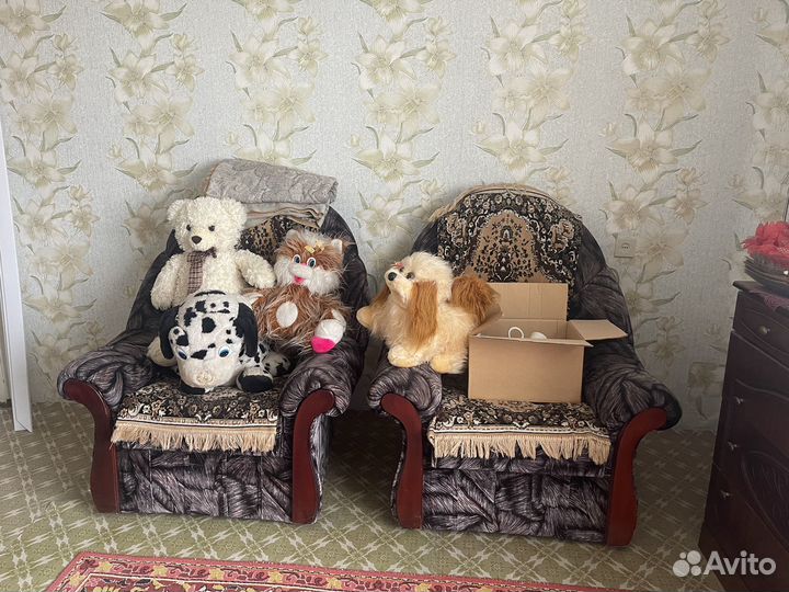 Диван с двумя креслами