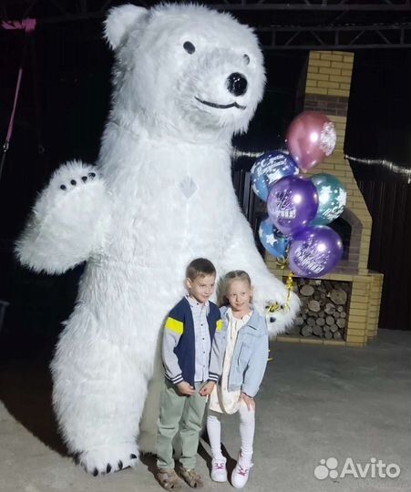 Большой белый мишка