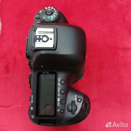Зеркальный фотоаппарат Canon EOS 5D Mark IV Body