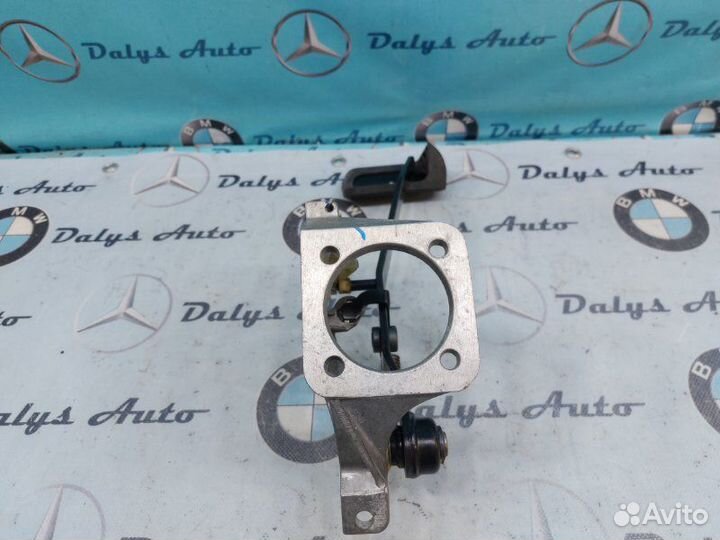 Педаль стояночного тормоза Mercedes-Benz E-Class