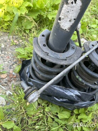 Стойки амортизатора передние