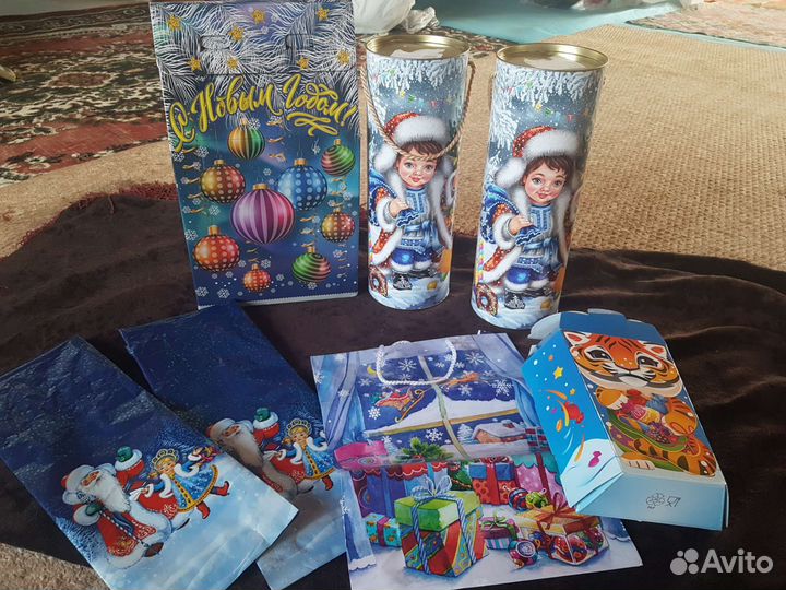 Новогодние коробки и пакеты бу