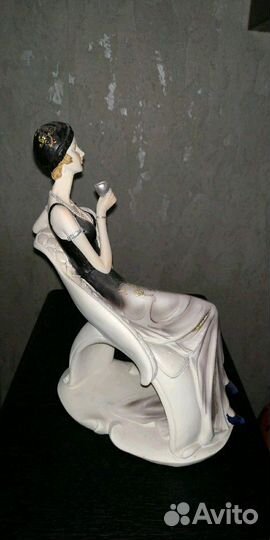 Статуэтка Дама в кресле в стилеЧикаго(20-е гг 20в)