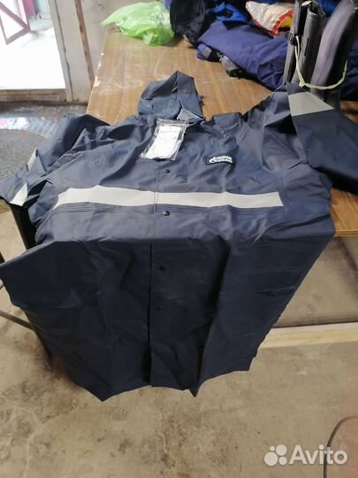 Плащпротив воды