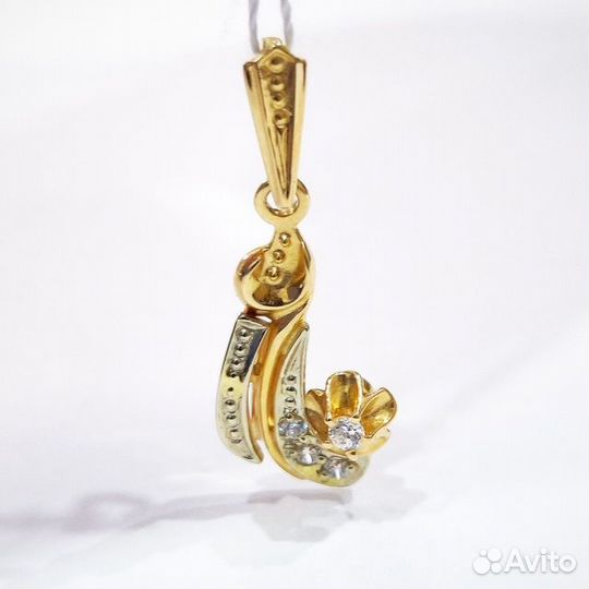 Золотая подвеска с камнем