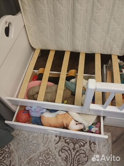 Детская кроватка из массива