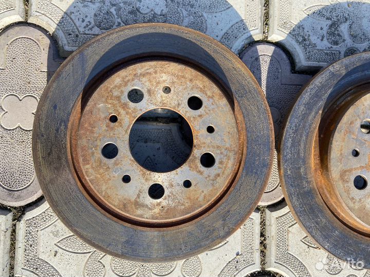 Тормозные колодки задние на Volvo 960