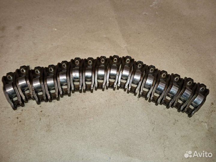 Рокер коромысло 2.0 fsi 06E109417F Ауди Фольксваге