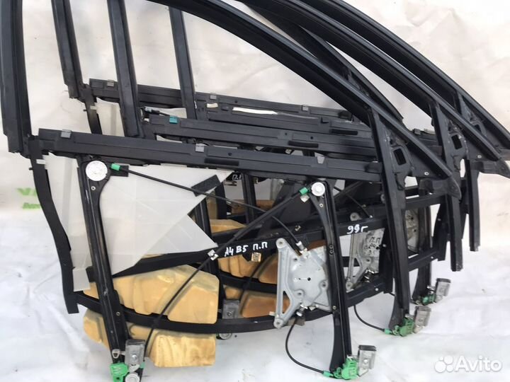 Рамка передняя правая Audi A4 B5 стеклоподъемник
