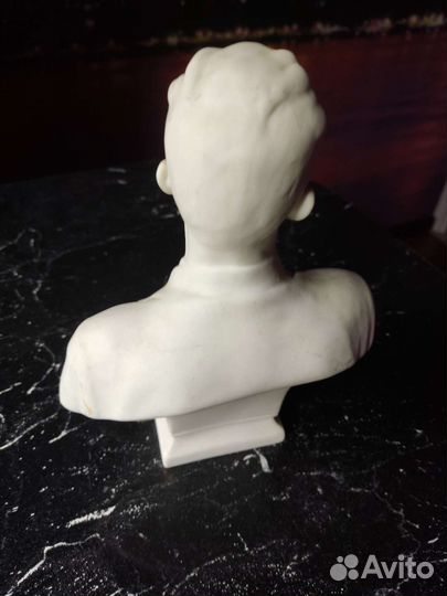 Бюст Горького