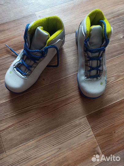 Лыжные ботинки(31р),33,35