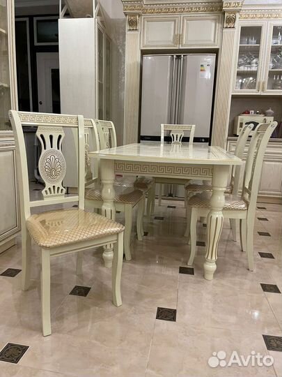 Стол обеденный