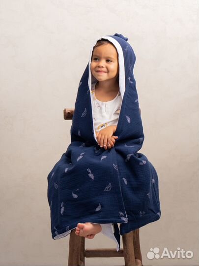 Синее полотенце детское с капюшоном муслиновое