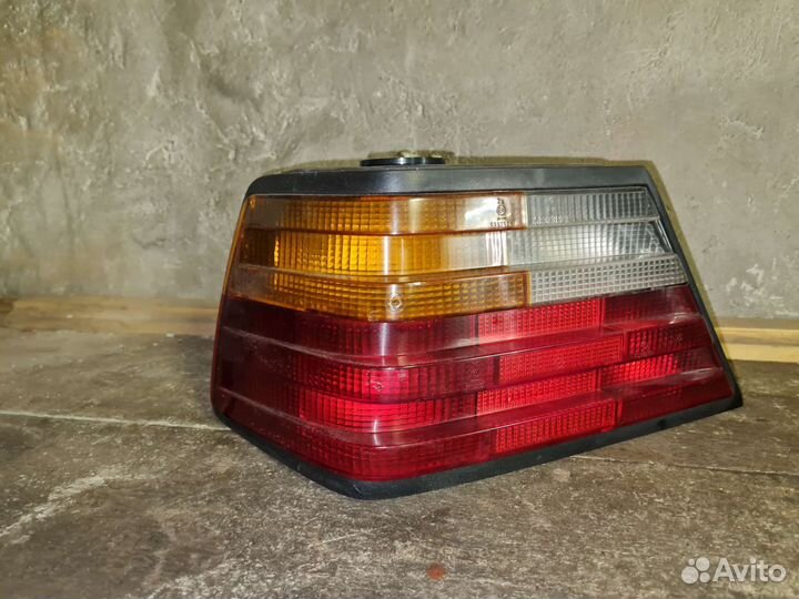 Задние фонари Mercedes-Benz w124 200E 1990
