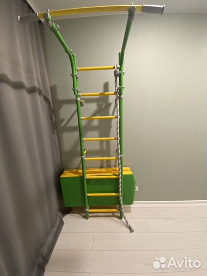 Спортивный турник