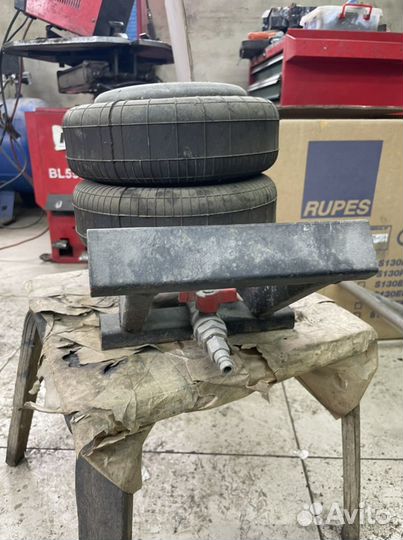 Домкрат пневматический