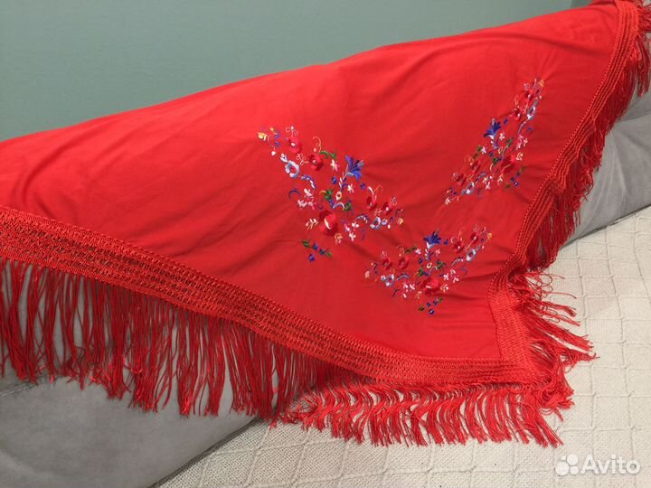 Испанский платок (шаль)треугольный