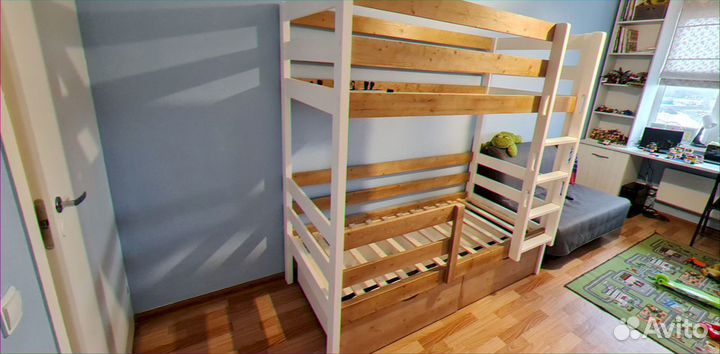 Детская двухъярусная кровать