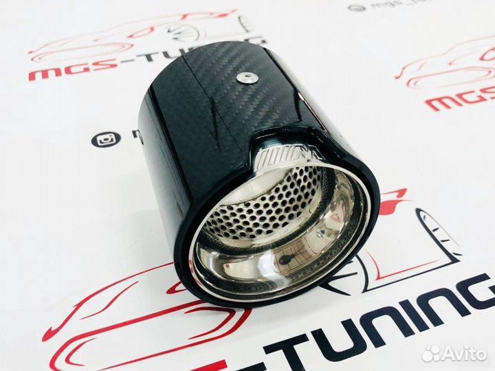 Насадка BMW M карбон c перфорацией одинарная 64 мм