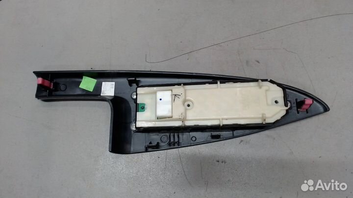 Кнопка стеклоподъемника Toyota Venza, 2011