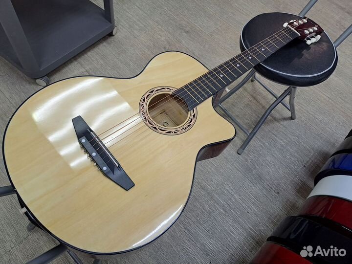 Гитара акустическая с металлическими струнами