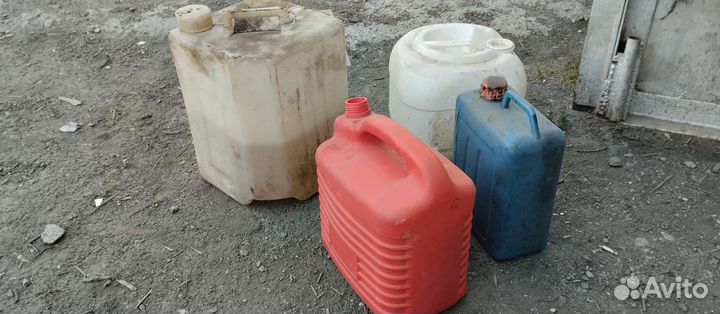 Канистры пластиковые