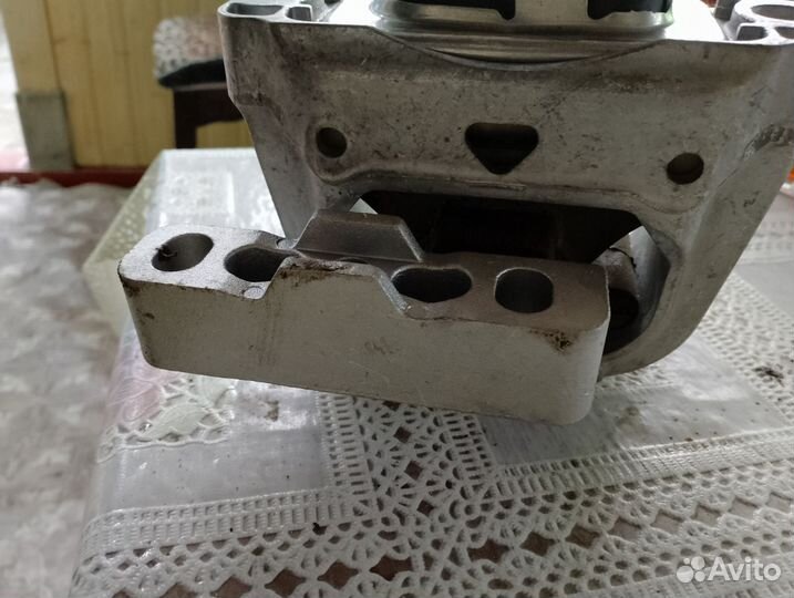 Подушка двигателя VW Tiguan