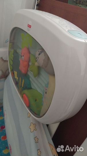 Детская кроватка с маятником