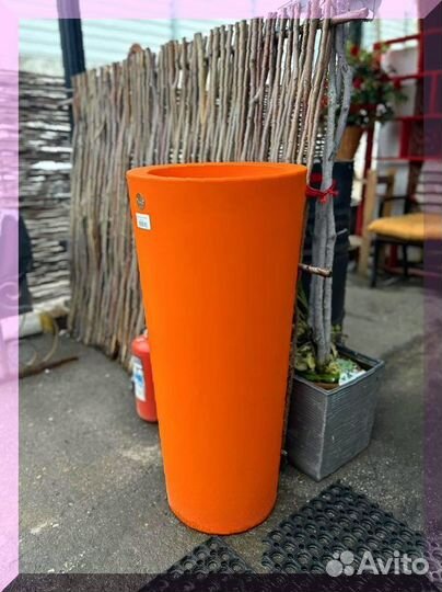 Кашпо уличное из пластика