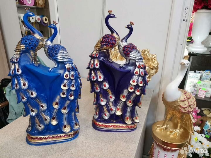 Павлины парные и одиночные на колоннах