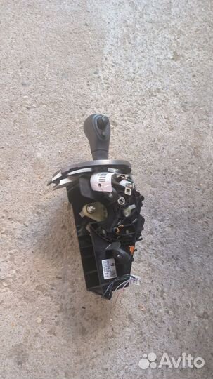 Перключатель (кулиса) АКПП Мазда 2