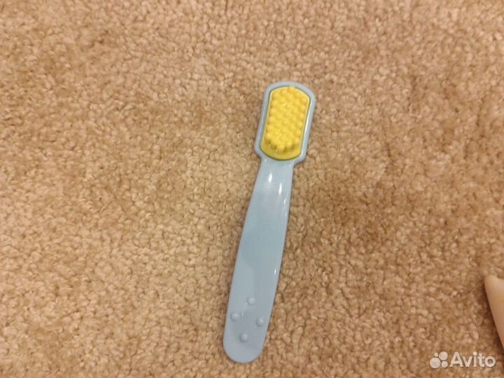 Зубная щетки и зубная паста для детей