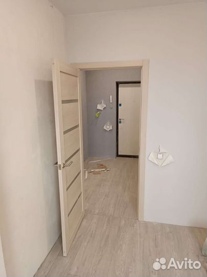 Влагостойкие светлые двери 