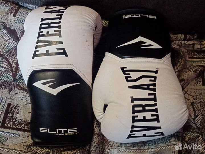 Боксерские перчатки 10 oz