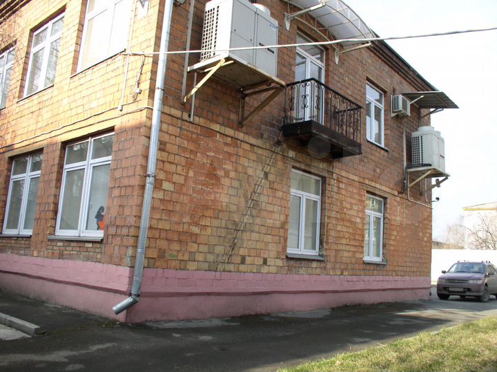 Офисное здание 535 кв.м. с земельным участком