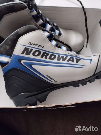 Лыжные ботинки